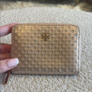 NWOT Tory Burch Metallic Quilted Wallet with Keyring